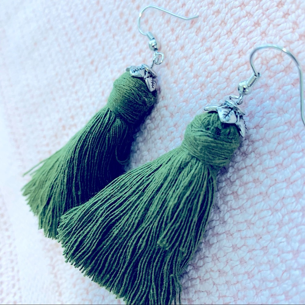 🥳HP: Trendy Boho Handmade Antique Silver Leaf Caps& Kelly Green Tassels Earring